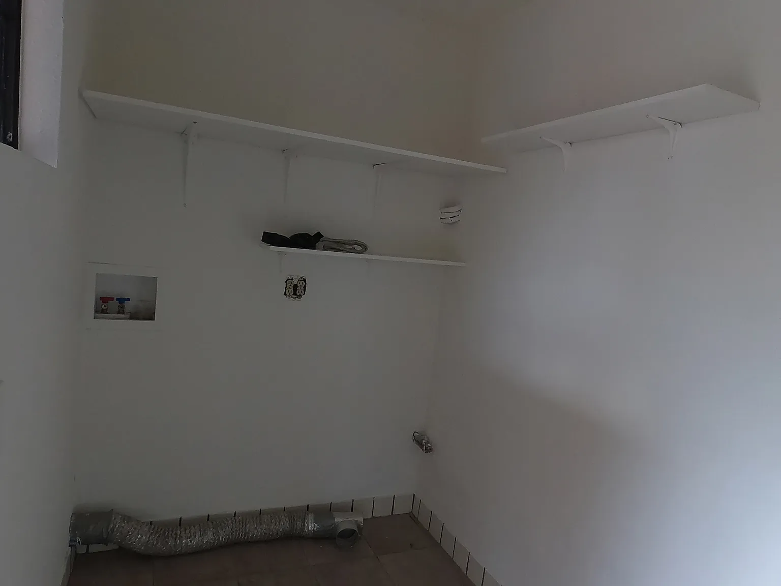 3 bed, 1100 sqft, $5,100 — Photo 1
