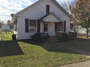 1504 W Cherry St, Herrin, IL 62948