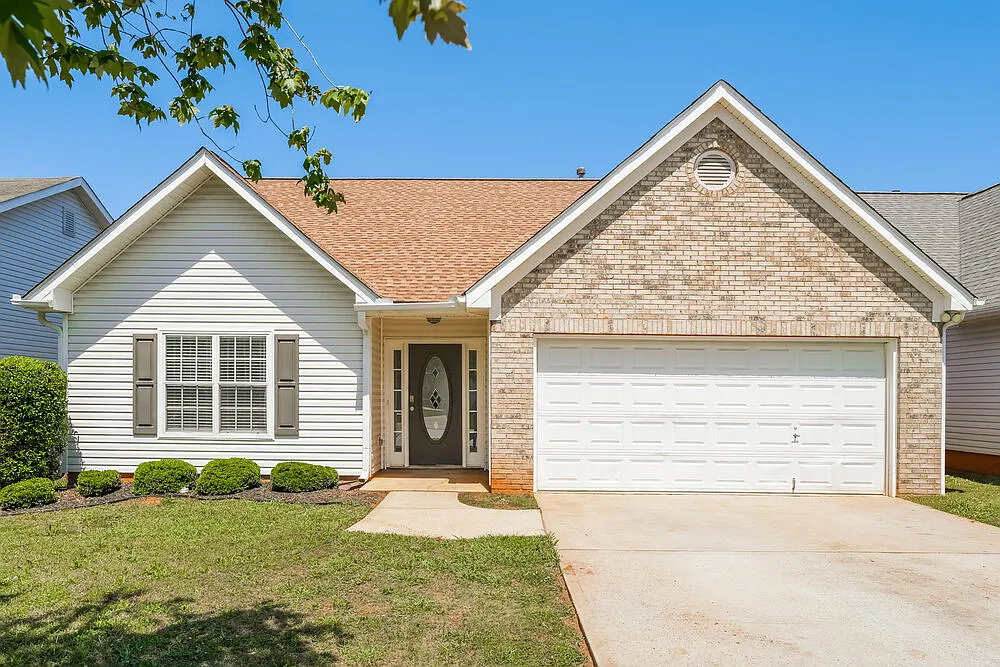 3 bed, 2.0 bath, 1809 sqft, $1,775 — Photo 1