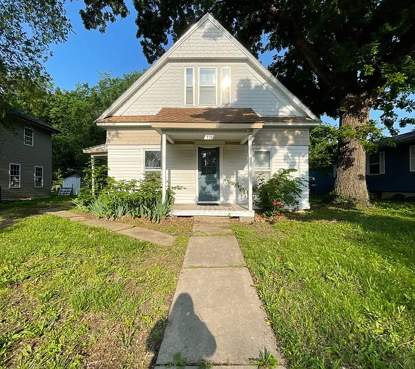 717 East St