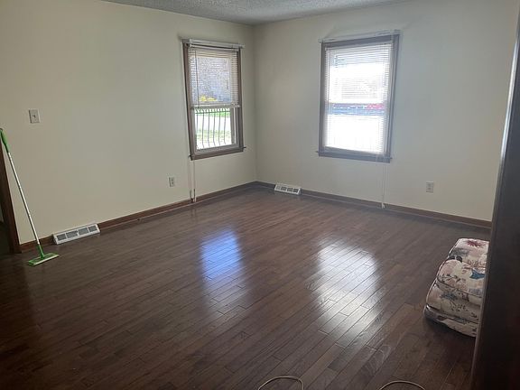 4th image of 8966 Woodland Dr