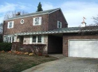 161 Glenmore St, Williston Park, NY 11596