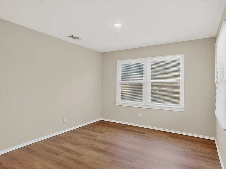 2506 Hillsboro Ave — Photo 8
