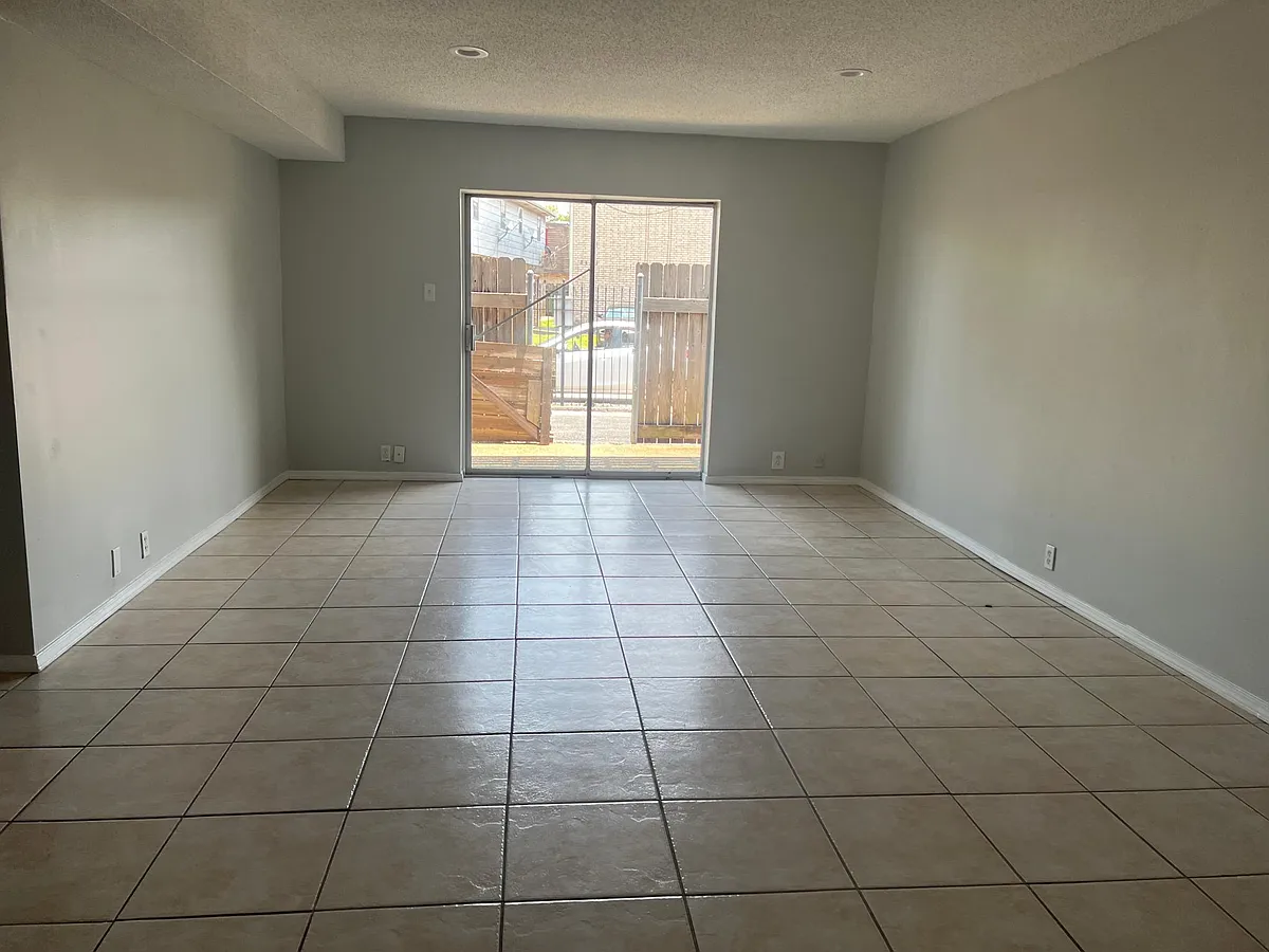 Building Photo - 2509 Giuffrias Ave #512