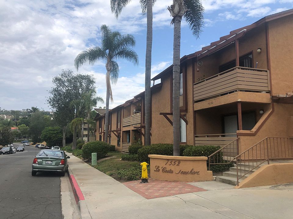 Enterance to La Costa Seashore Apartments in Carlsbad, CA.