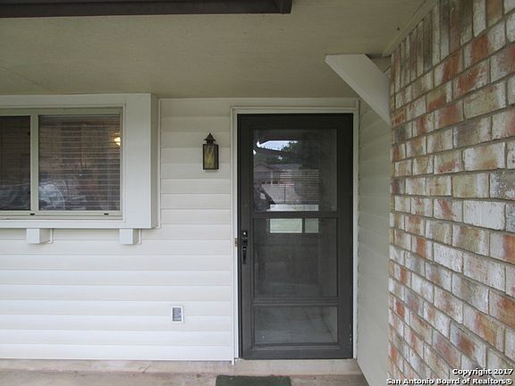 4th image of 8227 Creekline Dr