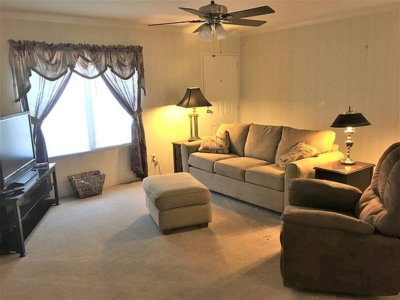 3rd image of 598 Hawthorne Dr