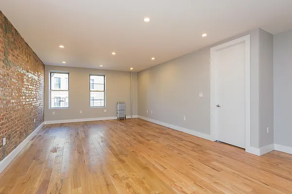 Rented by Clove Realty LLC | media 21