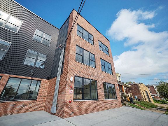 2nd image of 5015-25 Warrington Ave #37