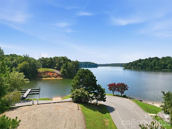 3rd image of 113 Gardner Point Dr
