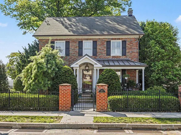 40 Cedar Ave, Hershey, PA 17033