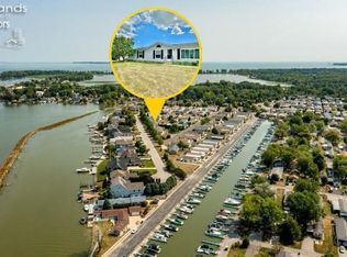 1681 N Coldwater Crossing Rd, Lakeside Marblehead, OH 43440
