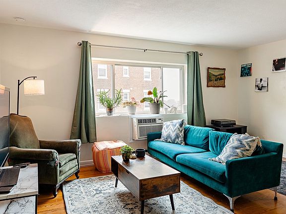 4th image of 10 Scottfield Rd APT 34
