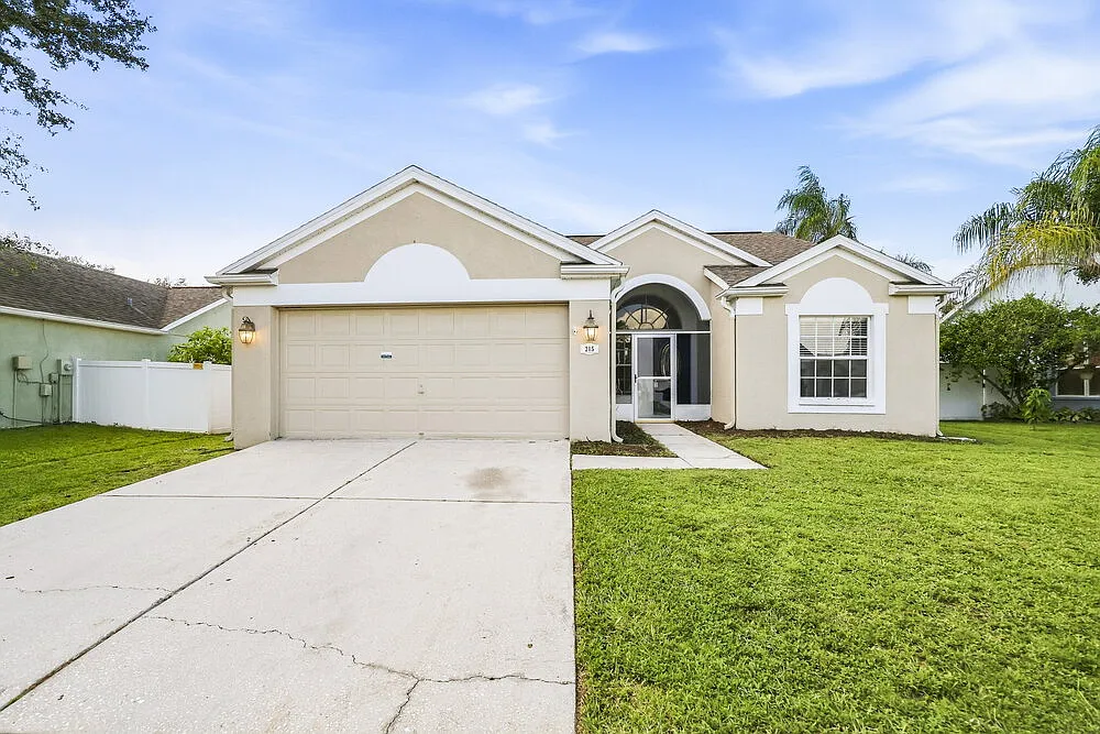 3 bed, 2.0 bath, 1784 sqft, $2,095 — Photo 1