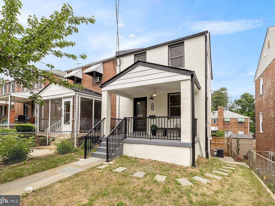 1st image of 632 Farragut Pl NE