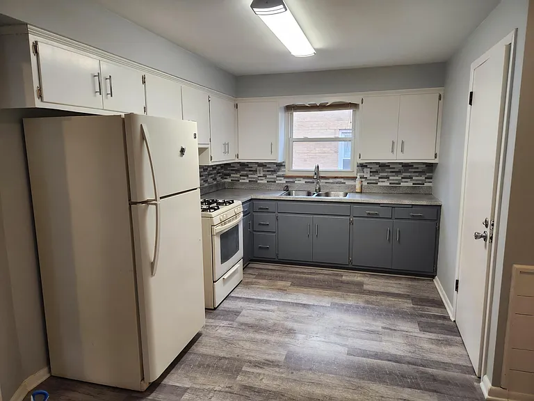 5985 Ridge Rd — Photo 5