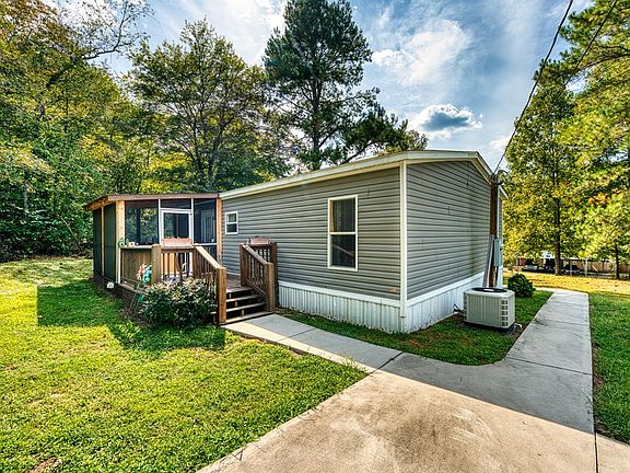 4th image of 26 Kimberly Dr