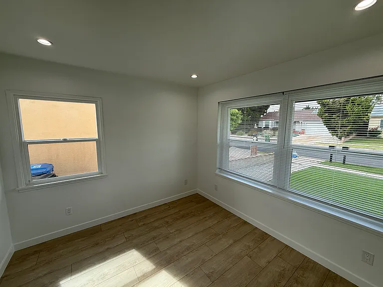 16918 Bassett St — Photo 8