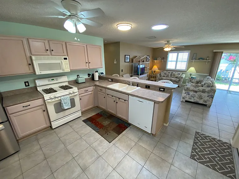 440 Canterbury Ct — Photo 16