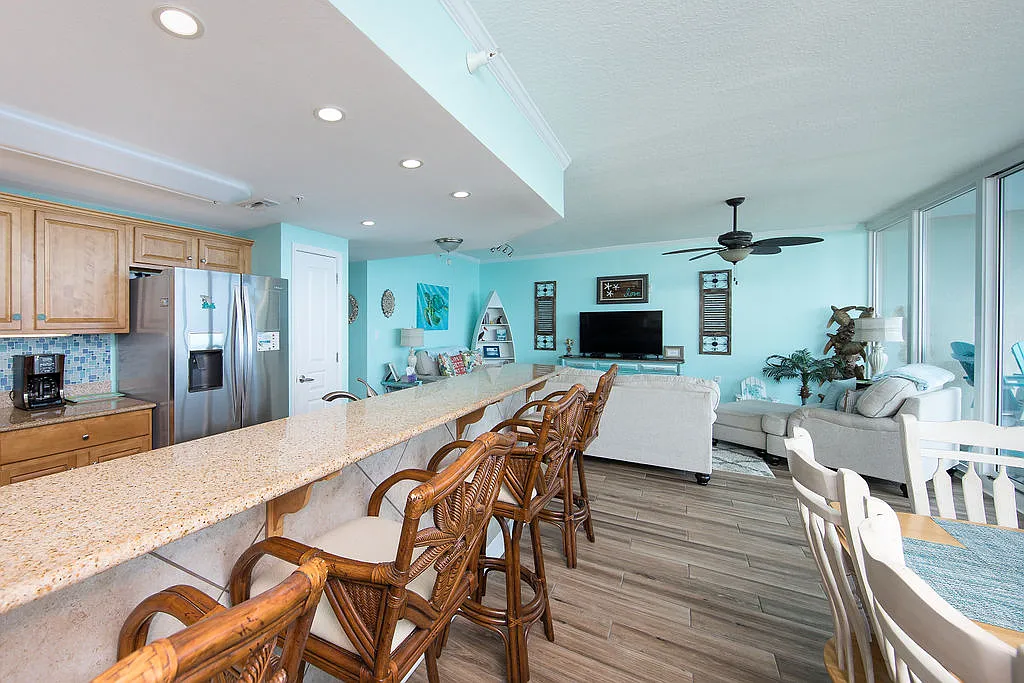 1524 W Beach Blvd — Photo 3