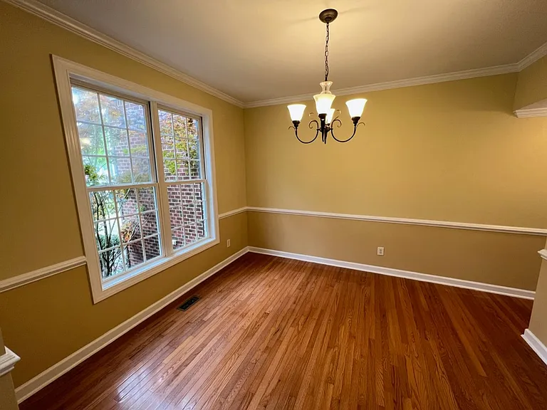 1006 Goldenview Ct — Photo 9