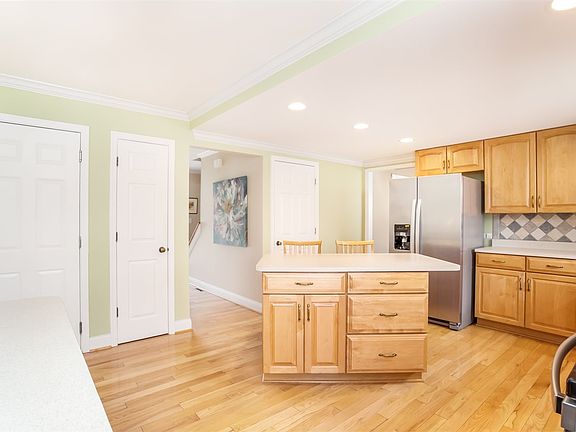 4th image of 3235 Laurel Oak Ct