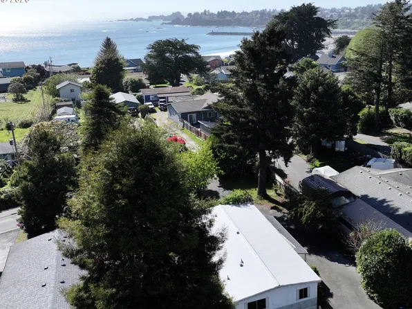 15931 Oceanview Dr, Brookings, OR 97415