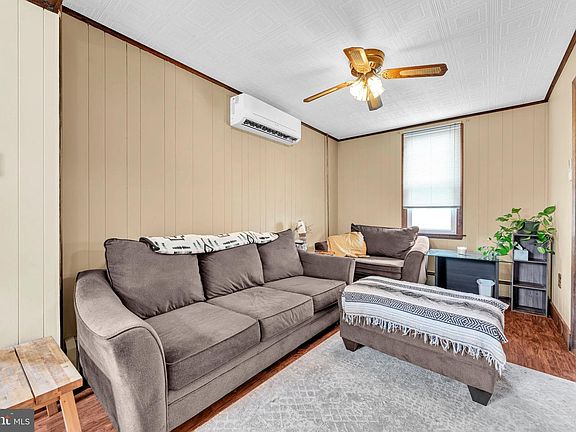 5th image of 408 E Railroad Ave