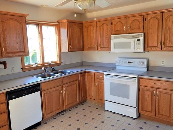 3rd image of 7 Eseks Cir