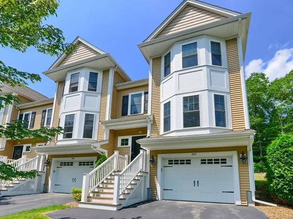 201 Crystal Way #201, Bellingham, MA 02019