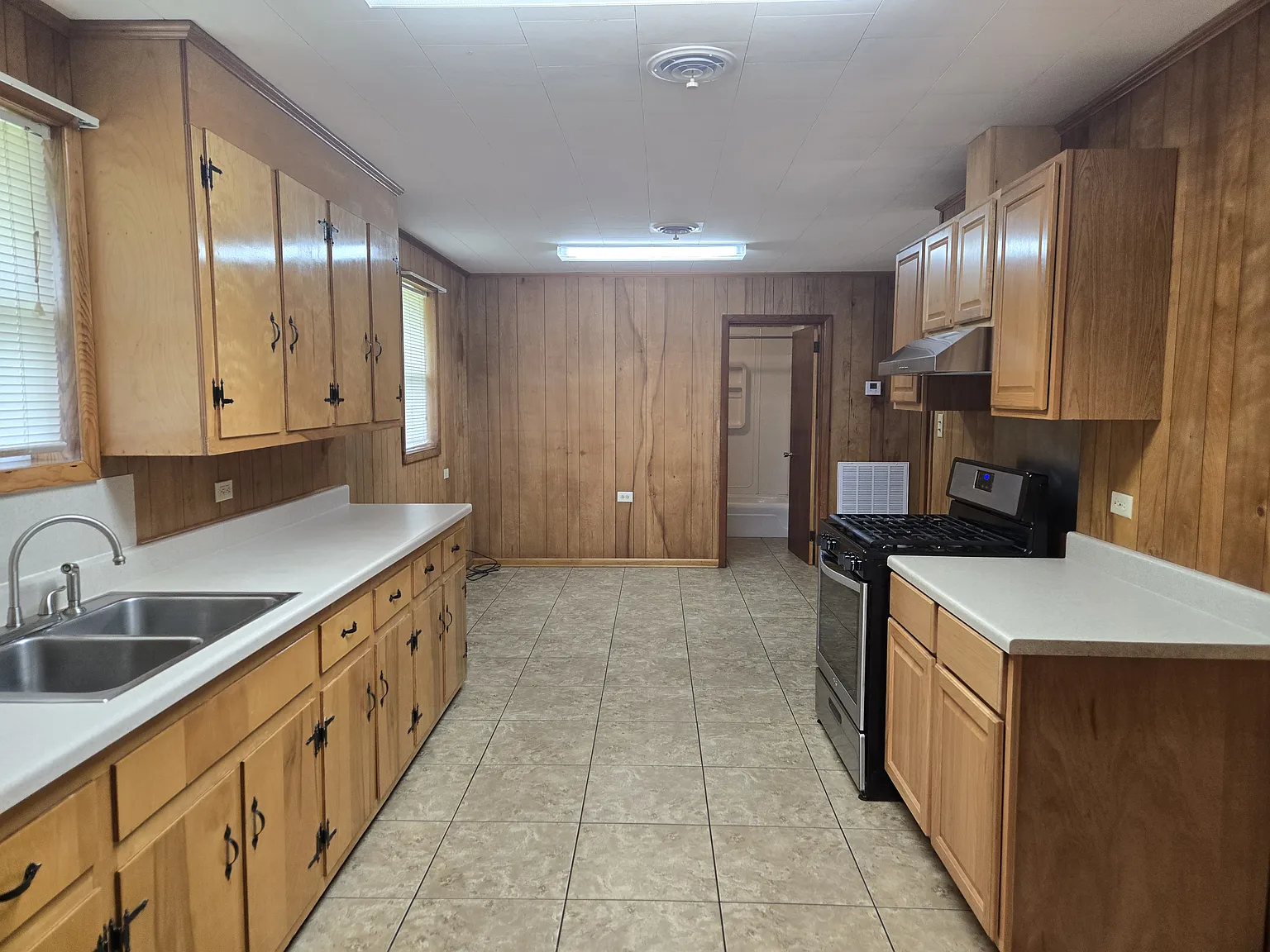 2 bed, 1000 sqft, $1,050 — Photo 3