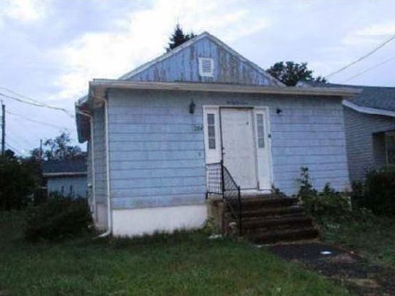 2nd image of 284 Coe Ave