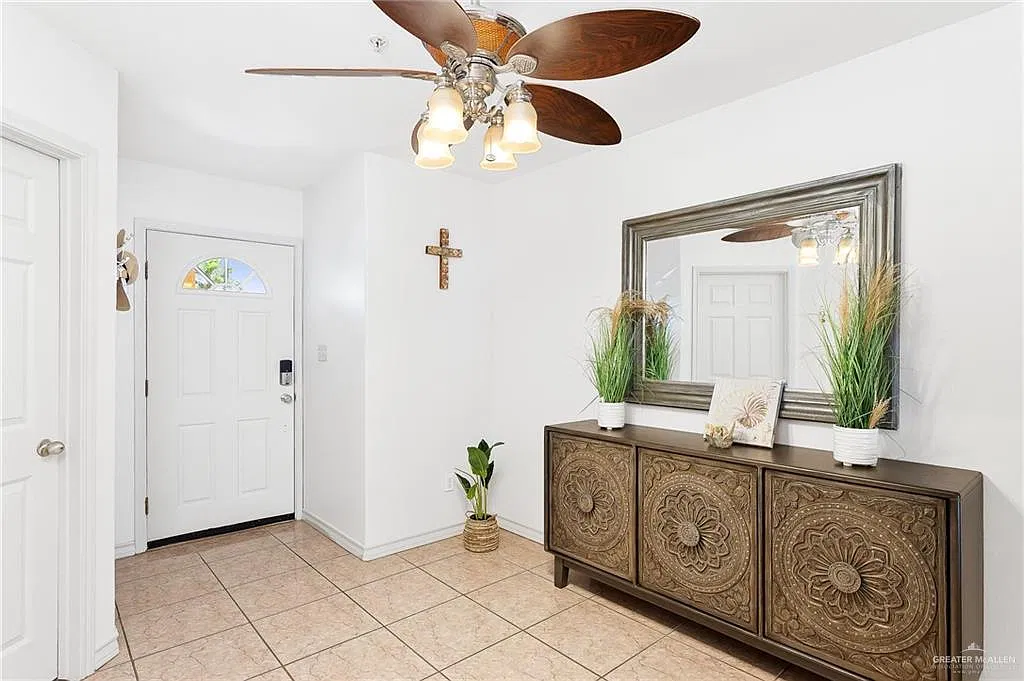 2 bed, 2.0 bath, 1020 sqft, $1,950 — Photo 2