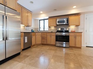22 Broadlawn Park #22, Chestnut Hill, MA 02467