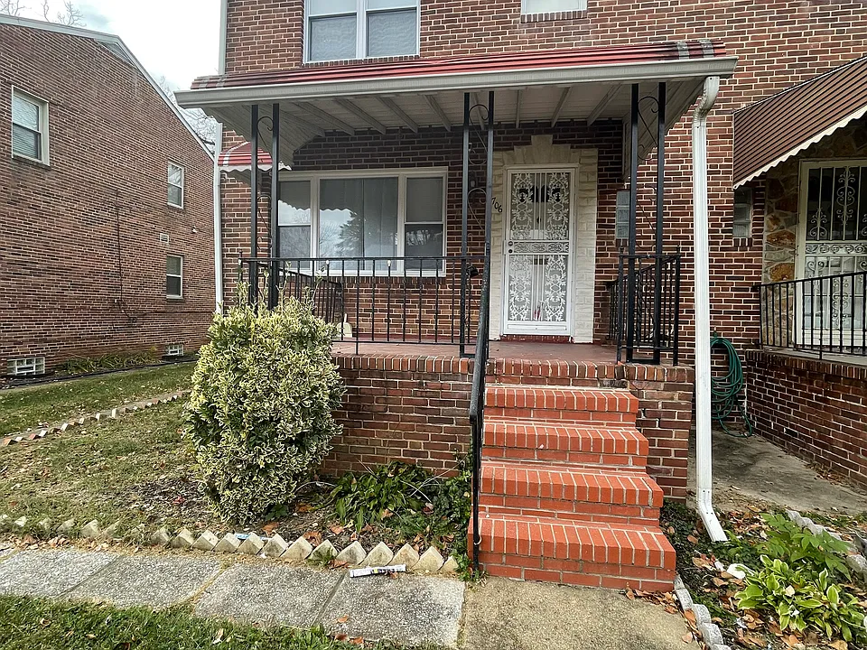 3706 Howard Park Ave