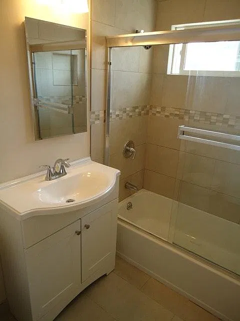 1225 N Mansfield Avenue — Photo 4
