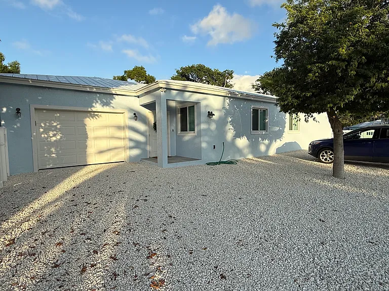 407 Collins St — Photo 20