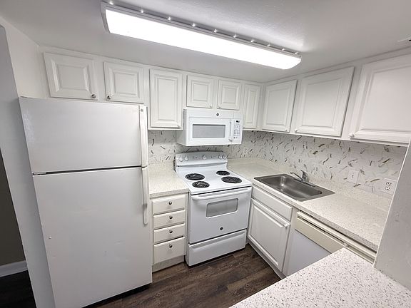 2nd image of 2539 N Alafaya Trl APT 74