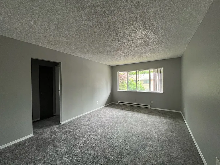 Green Tree Apartments — Photo 15