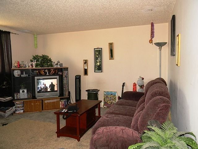 1st image of 906 Hillside Ave