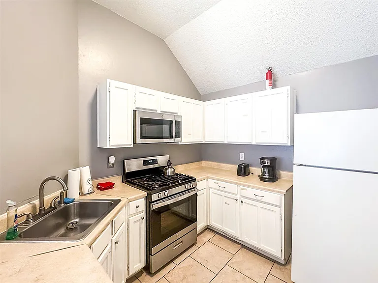 18579 N Lyford Dr — Photo 10