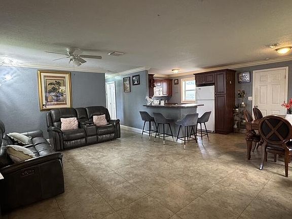 4th image of 5636 NE 5th Avenue