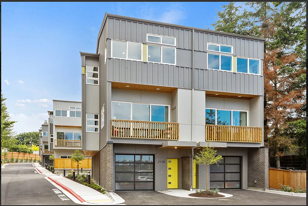 Silverlake Townhomes — Photo 1
