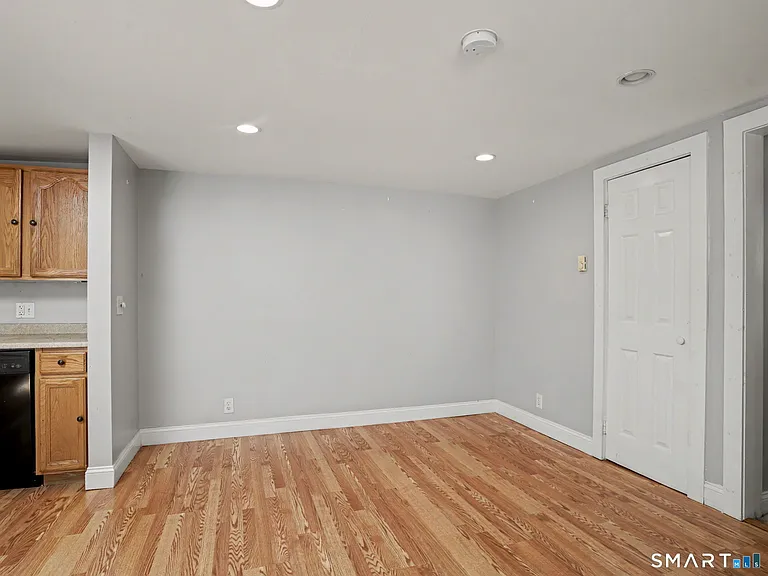 14 Center Ave #1S — Photo 5