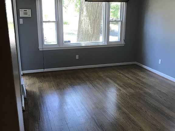 2nd image of 828 N Rembrandt Ave
