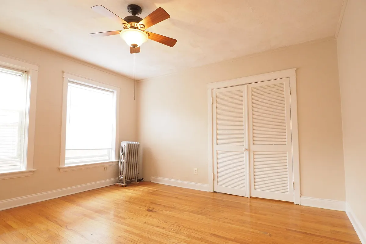 Building Photo - 4866 N Magnolia Ave #202