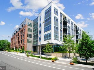 1761 Old Meadow Rd #412, McLean, VA 22101