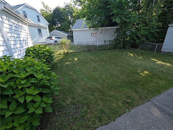 4th image of 452 Waring Rd