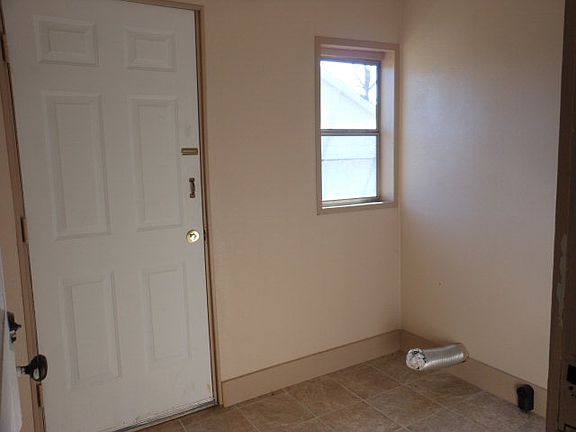 4th image of 1020 W 2nd St