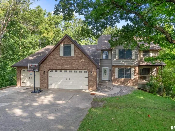 6198 114th St, Blue Grass, IA 52726
